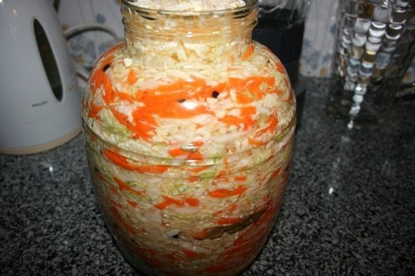 Квашеная капуста кубанская (мамина). Капусту нарезаем тонко,морковь натираем. Складываем в большую ...