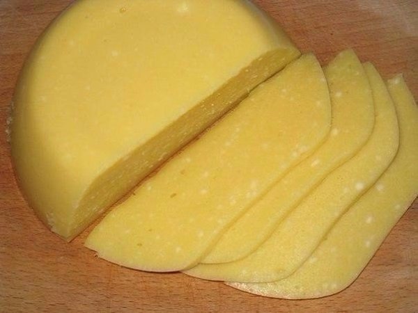 Домашний твердый сыр.Приготовить домашний твердый сыр не так уж и сложно. Такой сыр можно смело ...