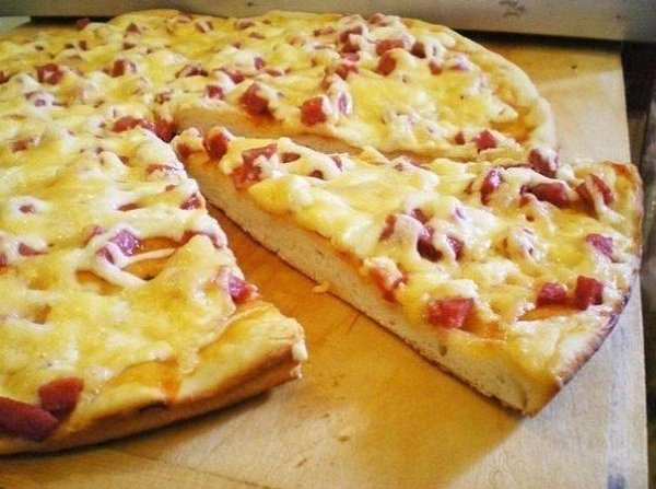 9 рецептов для любителей пиццы.1.Пицца с вкусным краешкомИнгредиенты: 150мл тёплой воды 0.5 ч.л. ... - 7