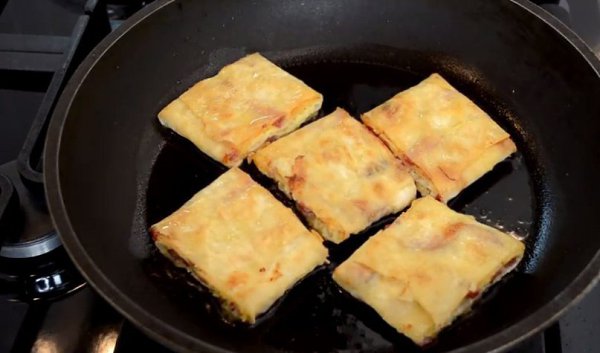 ЖАРЕНЫЙ ЛАВАШ С КОЛБАСОЙ И СЫРОМ.Ингредиенты Лаваш — 2 шт Сырок плавленый («Янтарный» ) — 100 г ... - 9