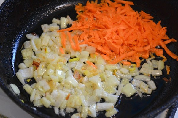Куриное филе в сметанно-горчичном соусе. Есть огромное количество рецептов приготовления куриного ... - 4