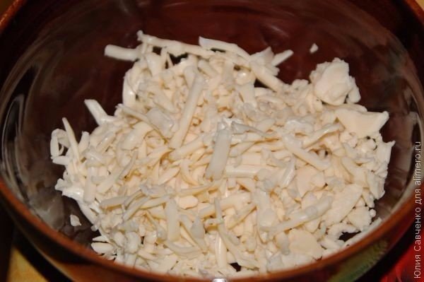 Куриные отбивные в сырном кляре.Ингредиенты:Куриное филе – 600 гПлавленый сыр – 150 гЯйца – 2 ... - 4