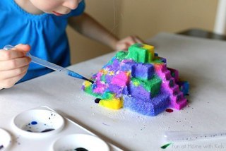 Если ваши детки уже успели соскучиться по куличикам из песочка, предложите им захватывающую ... - 2