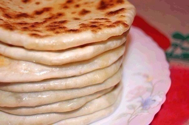 Невероятно вкусная вещь хичины с сыром и зеленью, и еще с картошкой и зеленью к ужину.Лепёшки с ...