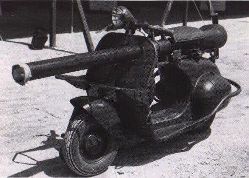 Французский боевой скутер Vespa 150 T.A.P (Bazooka Vespa) с 75-мм безоткатным орудием.