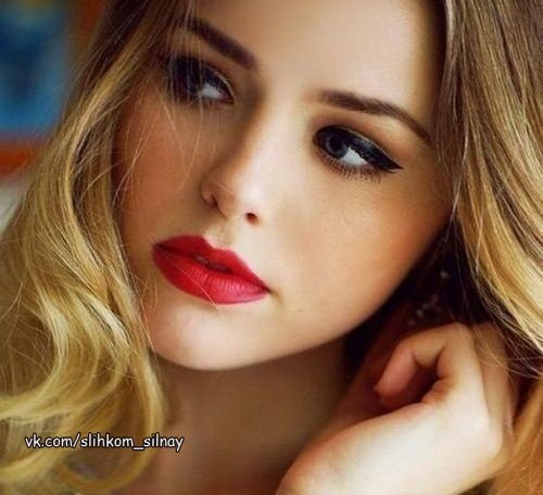 Умная женщина исчезает так же тихо, как и появляется. Но исчезнув, оставляет после себя след на ...