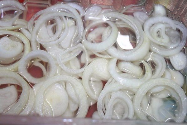 Шашлык в духовке на "луковой подушке" Ингредиенты: -Мясо ( свинина ) — 1 кг -лук репчатый ... - 3