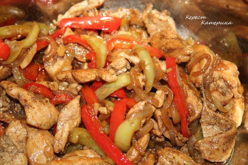 Курица жареная с овощами.Автор: Екатерина Керест500 г филе курицы, нарезать тонкими полосками или ...