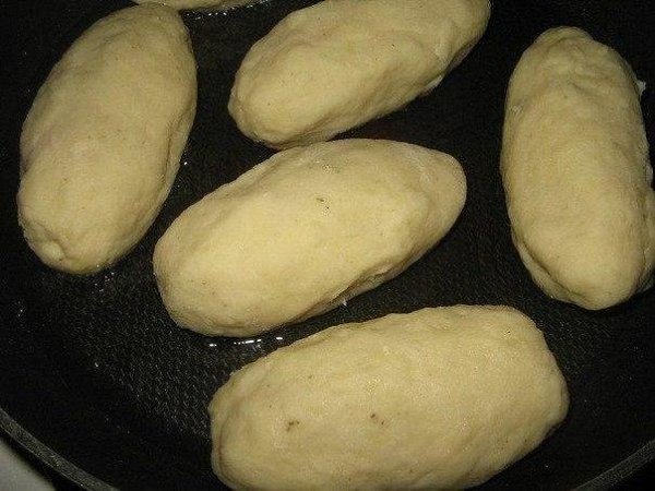Сосиски в картошке.Ингредиенты:4 средних, отваренных в мундире картофелины;3 сосиски;2 яйца;3-4 ст. ... - 4