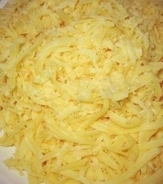 Мясо под сырным соусом.Ингредиенты:Говядина — 1 кгСыр твердый (твердый) — 200 гСливки — 150 млСоевый ... - 4