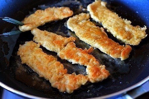 Хрустящие куриные палочки.Ингредиенты:2 больших куриных грудки стакана (65 гр) муки2 яйца1.25 ... - 8