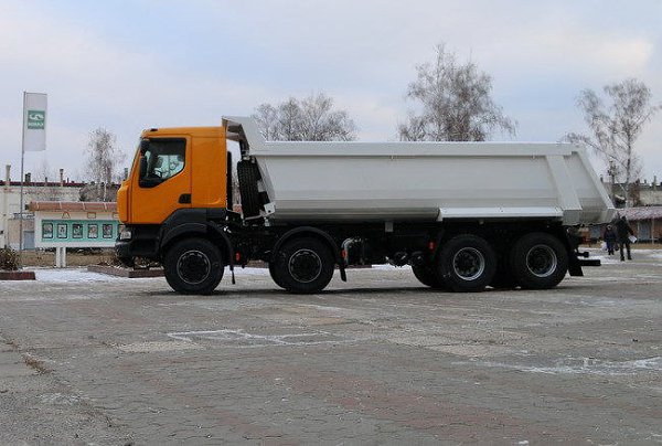 ����-7233�4: ����, ��������������, ����.http://mir-auto24.ru/kraz-7233s4-foto-xarakteristiki-cena/ - 3