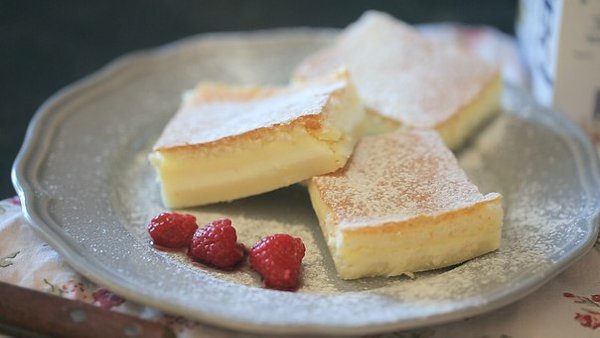 Волшебство в духовке: Умное пирожное.Чудо-пирожное — это удивительно вкусно, а для приготовления ...
