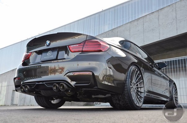 BMW M4 (F82)   Pyrite Brown Metallic  M Performance Individual - 6