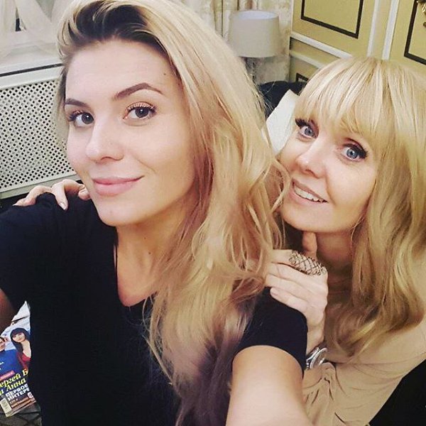 В гостях у мамули ( для кого-то бабули) @madamgalina27 с моей девочкой @anna_shulgina.