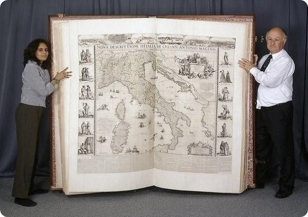Самой тяжелой книгой в мире считают географический атлас, который хранится в Британском музее. Он ...