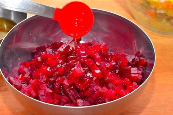 Винегрет.Ингредиенты:Свёкла — 5 шт.Картофель — 3 шт.Огурец (соленый) — 9 шт.Зелёный горошек — 350 ... - 4
