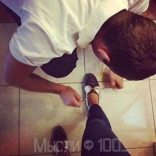 Oн не подкаблучник и она не дура. это Уважение и Любовь.