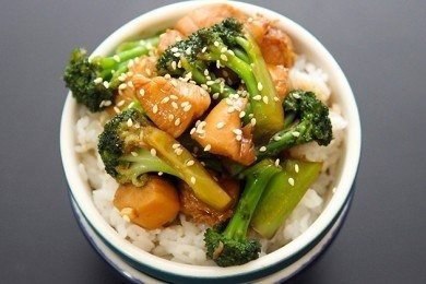 Курица с брокколи.на 100гр 57 ккалПродукты для курицы с брокколи: 200 г очищенных от кожи куриных ...