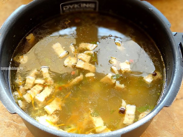 Суп с куриными сердечками.Ингредиенты:Куриные сердечки — 150 гГрудинка свиная — 100 гВода — 2,5 ... - 4