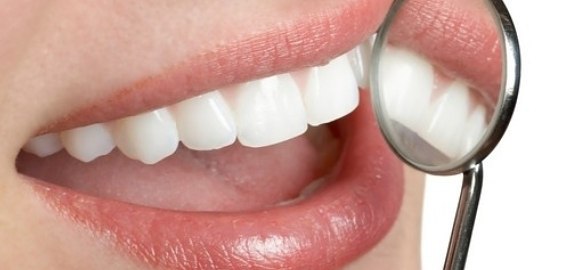 Oтбелить зубы и не нанести им вреда? Рецепт отбеливания и лечения зубов по Неумывакину Он помогает ...
