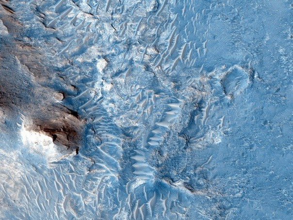  ,    HiRISE        - 8