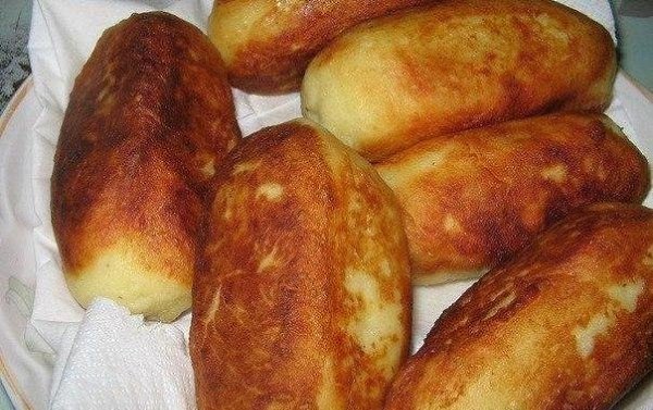 Сосиски в картошке.Ингредиенты:4 средних, отваренных в мундире картофелины;3 сосиски;2 яйца;3-4 ст. ... - 6