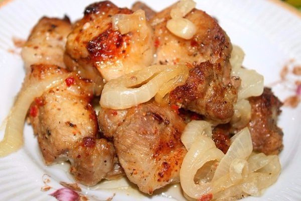 Шашлык в духовке на "луковой подушке" Ингредиенты: -Мясо ( свинина ) — 1 кг -лук репчатый ...