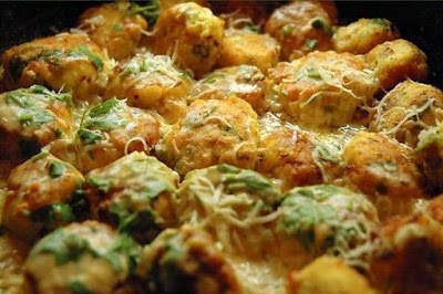 Куриные шарики с чесноком в сливочном соусе.Ингредиенты:500 гр. куриного филе1 луковица1 яйцо3 ...