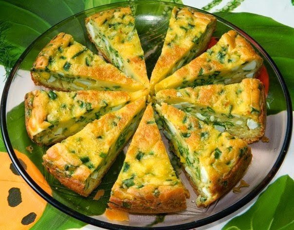 Пирог с яйцами и зеленым луком в мультиварке.Для теста:4 яйца;соль;7 ст. л. муки;сода;200 г ...