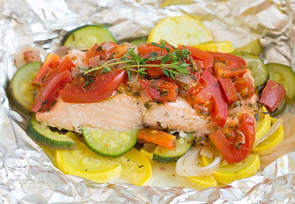 Лосось в фольге с овощами. Красивый рецепт ароматной красной рыбы (семга, форель и т.п.), запеченной ... - 7