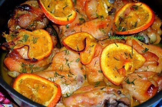 Это просто нереально вкусная курица! Мясо получается мягким, нежным, сочным, просто пальчики ...