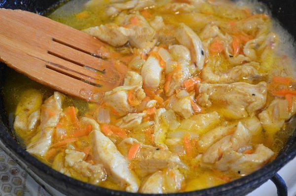 Куриное филе в сметанно-горчичном соусе. Есть огромное количество рецептов приготовления куриного ... - 6