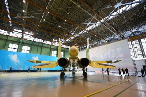 В Новосибирске состоялась выкатка сотого самолёта Су-34. Церемония на Новосибирском авиазаводе ... - 5