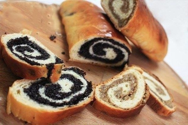 БЫСТРЫЕ РУЛЕТИКИ К ЧАЮ.1) ВКУСНЫЙ РУЛЕТИКИнгредиенты: 2 яйца 1 ст. сахара 1 ст. йогурта ванилин 1 ... - 2