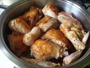 Ароматная курица с кабачками в соусе. 1 кг курицы 200-300 г кабачков 1 морковь 1 головка лука 2 ... - 2