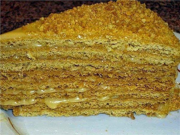МЕДОВИК С ЗАВАРНЫМ КРЕМОМ.Ингредиенты:Для теста: 2 яйца 1 стак. сахара 50 г. масла сливочного 2 ...