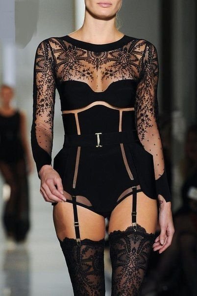     La Perla Haute Couture.