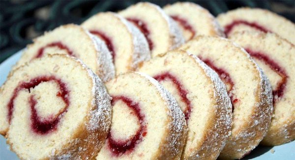 БЫСТРЫЕ РУЛЕТИКИ К ЧАЮ.1) ВКУСНЫЙ РУЛЕТИКИнгредиенты: 2 яйца 1 ст. сахара 1 ст. йогурта ванилин 1 ...