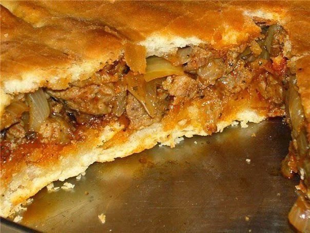 Месник или попросту - пирог с мясом (болгарская кухня).Ингредиенты: - 700-800 гр свинины - 3 большие ...