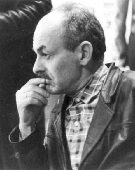 Булат Окуджава.МОЛИТВАПока Земля еще вертится, пока еще ярок свет,Господи, дай же ты каждому, чего у ...