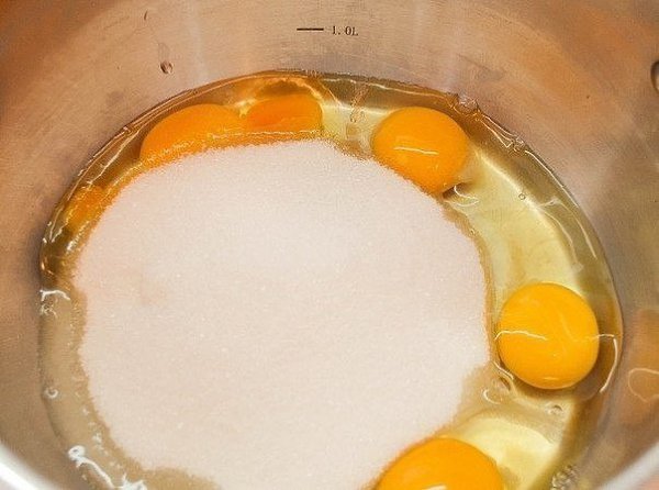 Пышная шарлотка с яблоками в мультиварке. Рецепт для тех, кто дорожит своим временем! Подготовка ... - 4