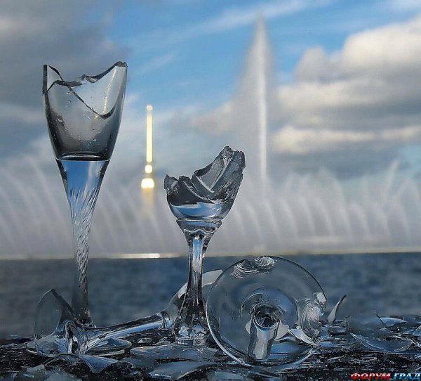 Летят минуты,месяцы,года.Так незаметно жизнь моя проходит ,И дни бегут сквозь пальцы -как ...