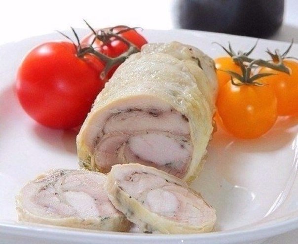 Замена колбасе - куриный рулет (ок 120 ккал).Ингредиенты:1 кг куриного филе,25 г. желатина,2 зубчика ...