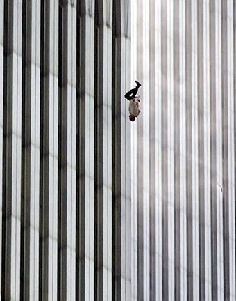 Падающий человек.11 сентября 2001 года было сделано огромное количество фото и видеоматериалов, ...