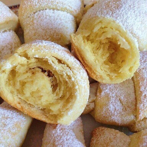 РОГАЛИКИ. Очень вкусные, мягкие, рассыпчатые рогалики, просто тают во рту. Для теста 1: сметана - ... - 6