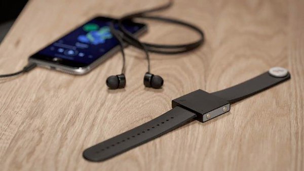 - Basslet     150 000   Kickstarter.   ...