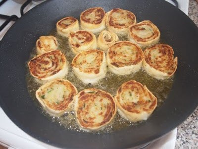 Алупатры (картофельные рулетики).Тарам-пам-пам-пам-пааам! Еще одна вкуснятина! :) Которая, как ...