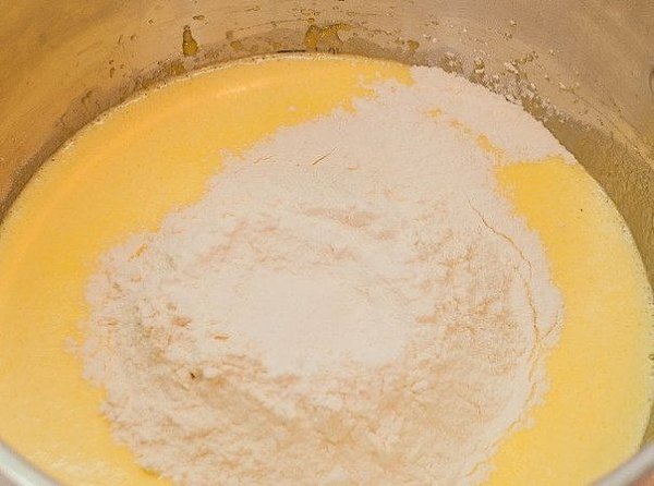Пышная шарлотка с яблоками в мультиварке. Рецепт для тех, кто дорожит своим временем! Подготовка ... - 3