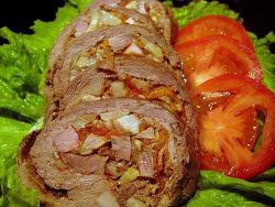 МЯСНОЙ РУЛЕТ. Ингридиенты: Бекон 300 гр. Кетчуп 150 гр. (хайнц) Лук репчатый 150 гр. Масло оливковое ...